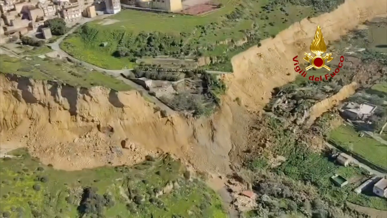 Raw video: Landslide leaves Sicilian town teetering on the edge of a cliff