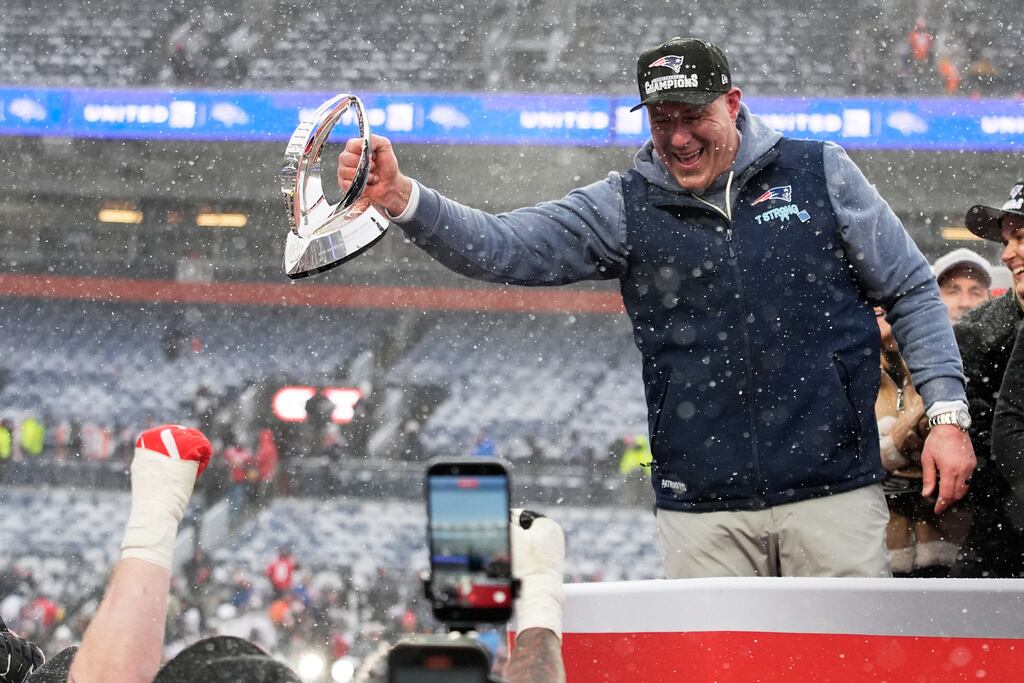 Patriots fans brave cold at send-off rally ahead of Super Bowl LX
