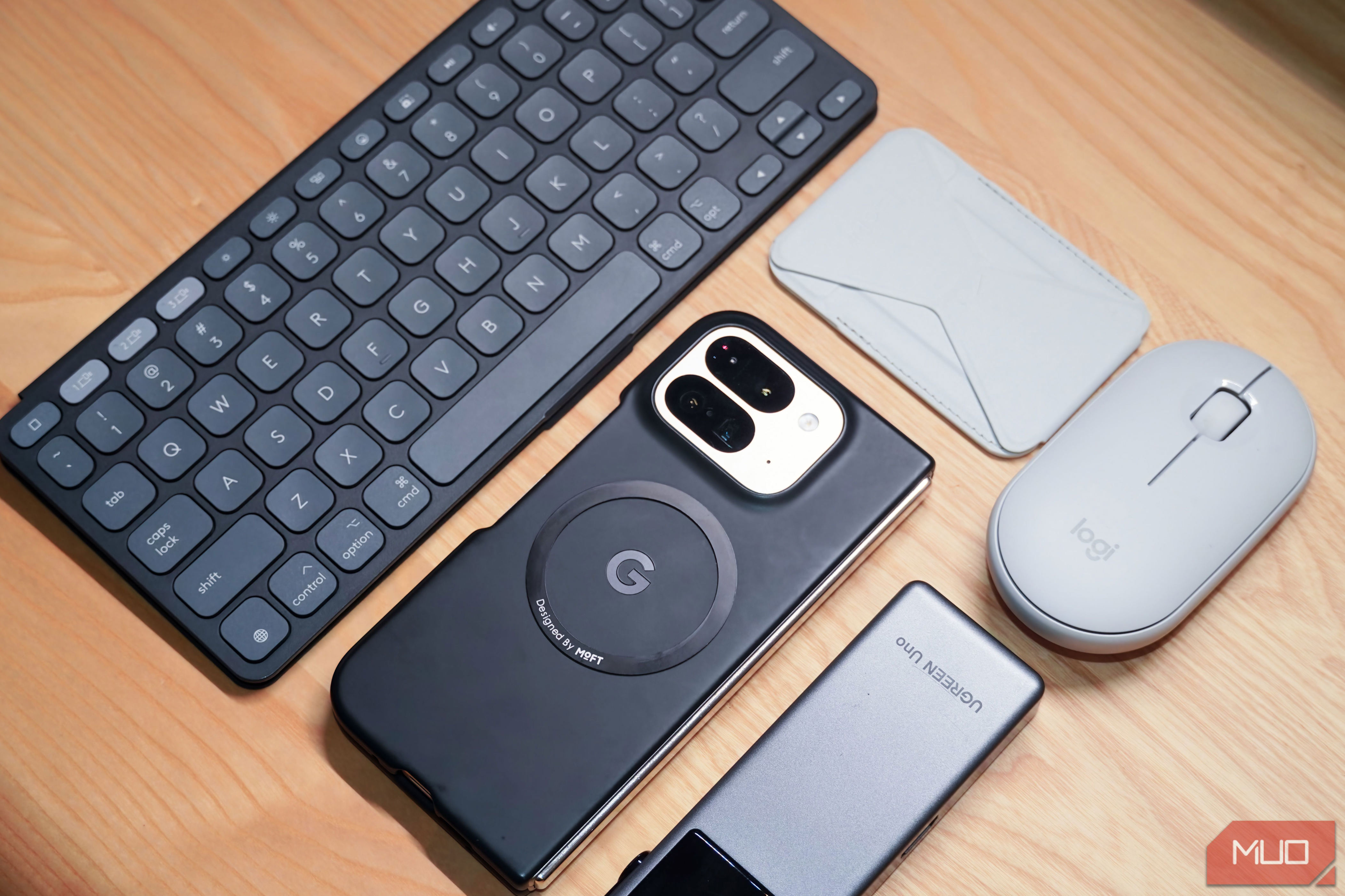 4 cheap gadgets that make an Android phone a real laptop replacement