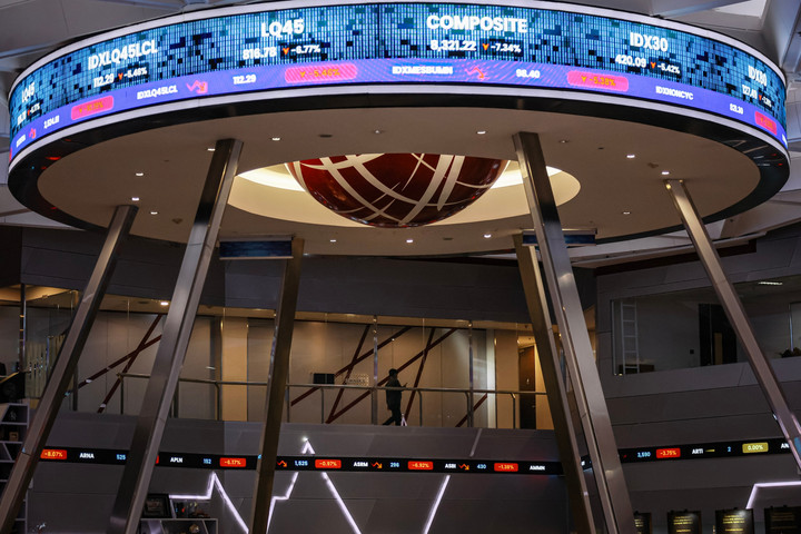 IHSG melonjak ke 8.322, saham BIPI laris pasca Grup Bakrie masuk