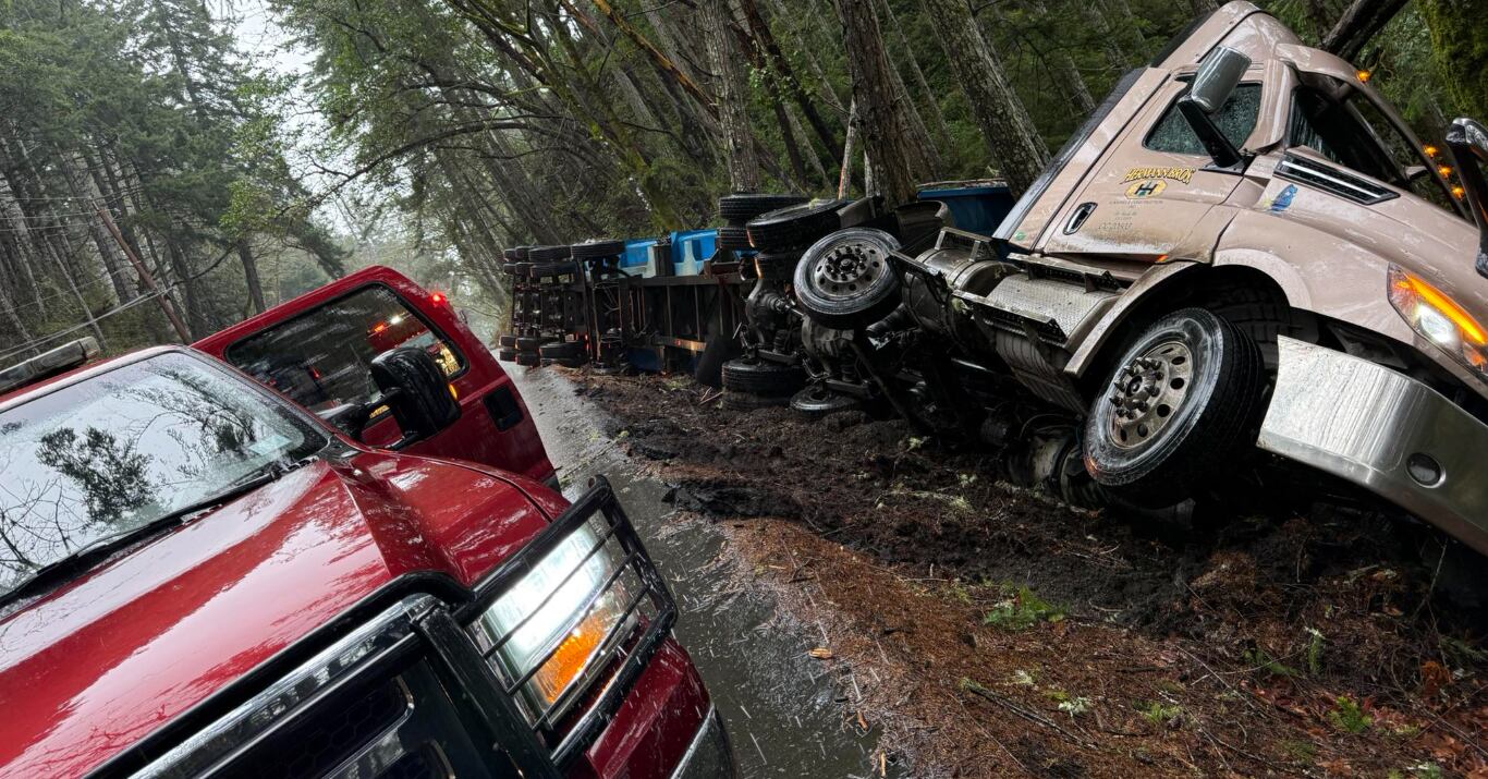 Semi crash could shut down portion of Highway 101 for six hours