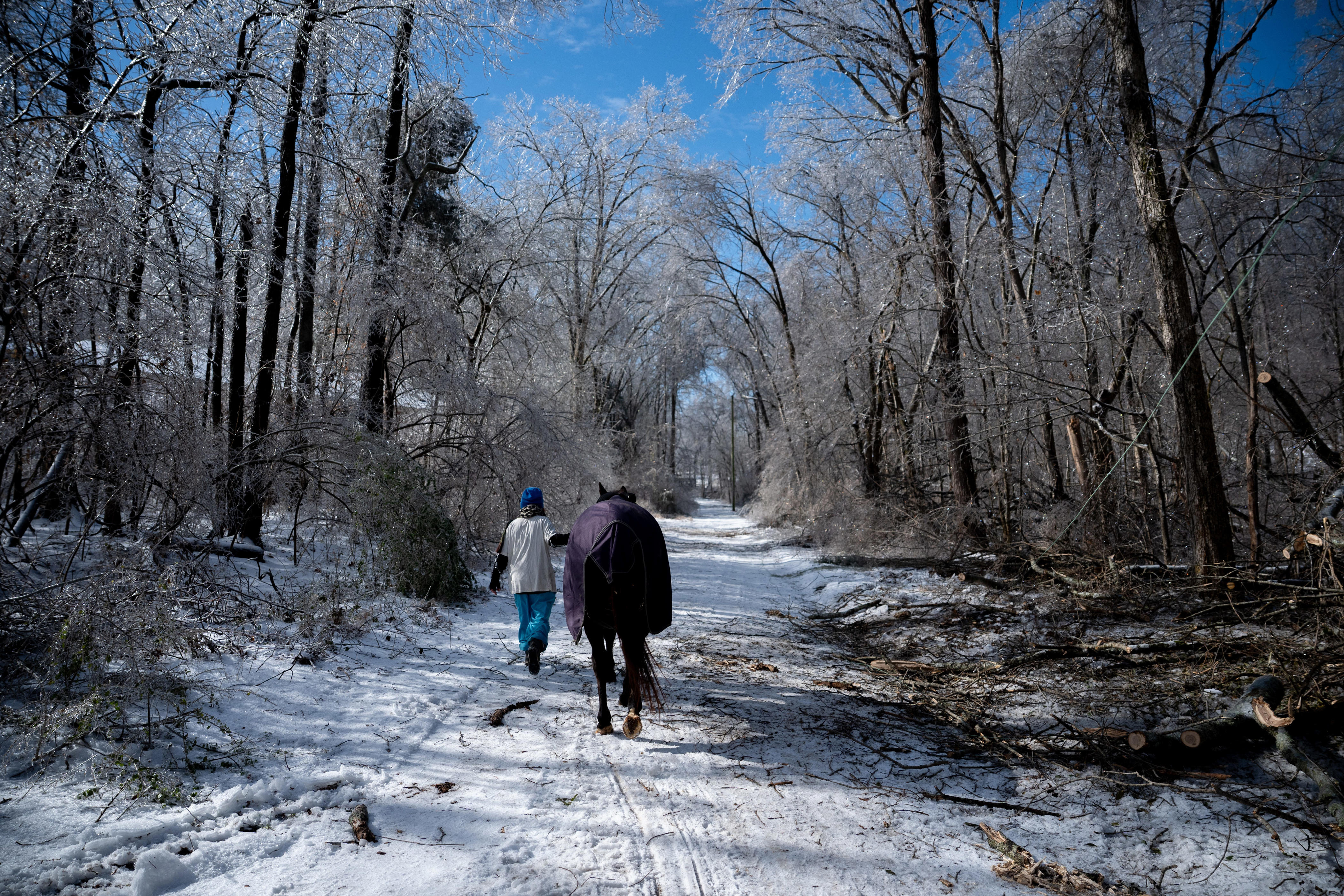 TN winter storm deaths climb, thousands still powerless. The latest