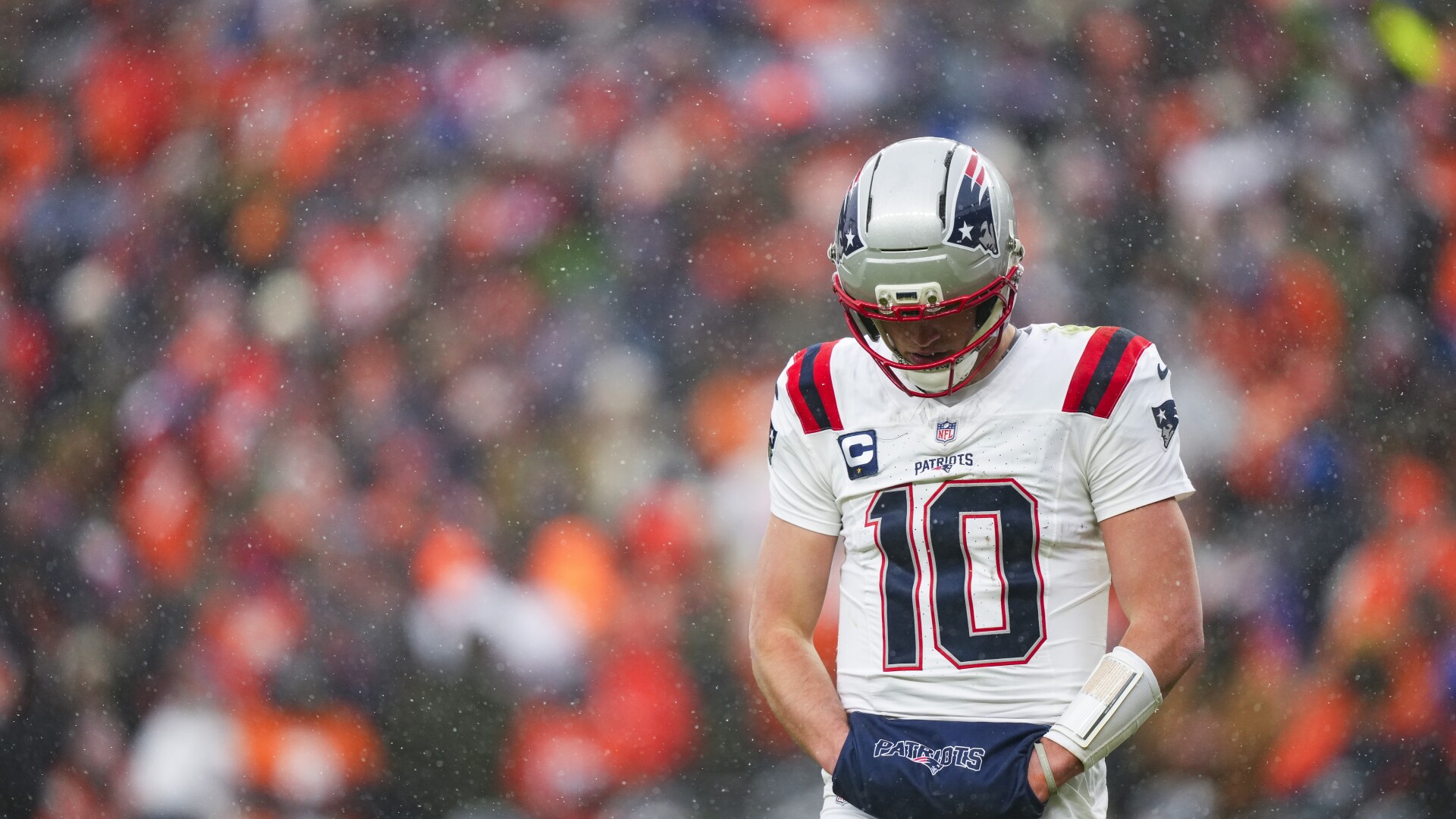 Drake Maye would have been limited with right shoulder injury if ...