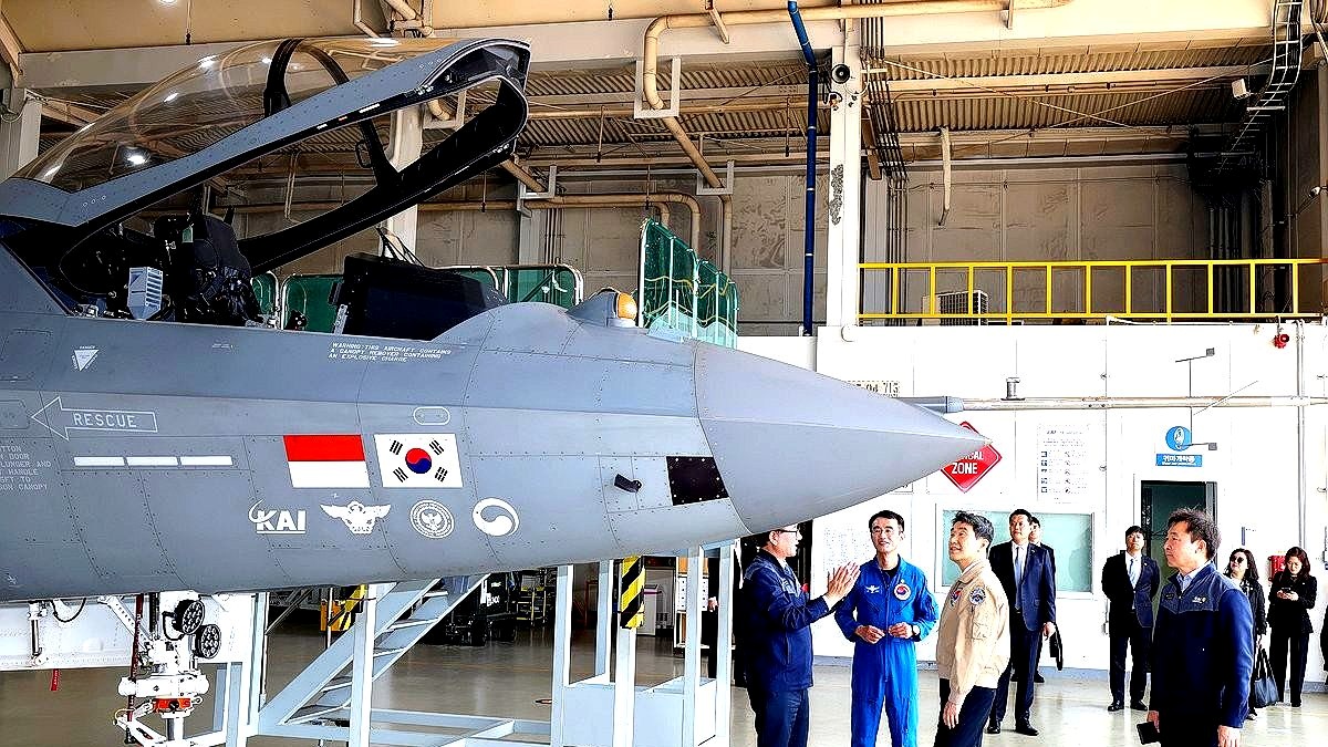 “한국 건 ‘1.6조’도 아깝다더니”… 무려 ‘11.7조’ 턱 내며 전투기 산 ‘이 나라’