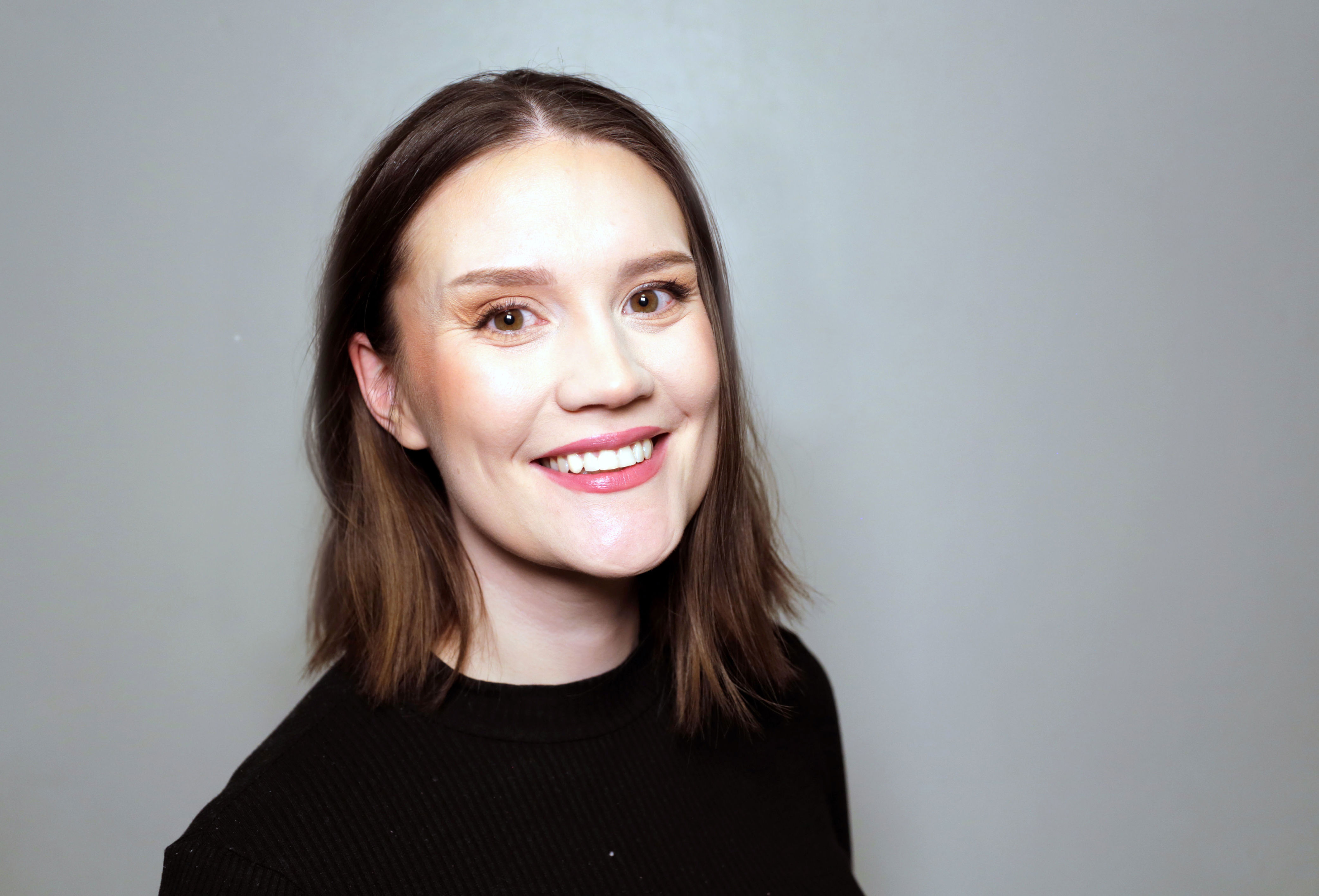 Isalill Kolpus bokdebuterer med «Hvem brente John Savio» – som er en detektivhistorie hentet fra egen familie. Foto: Oktober forlag / Handout / NTB