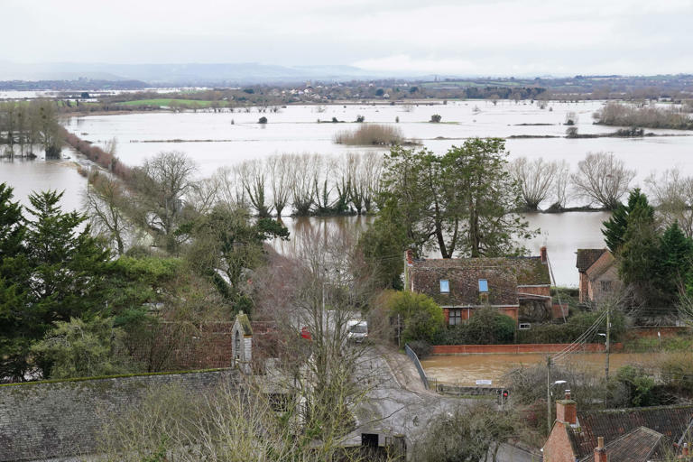 Met Office warns heavy rain to disrupt transport and worsen flooding
