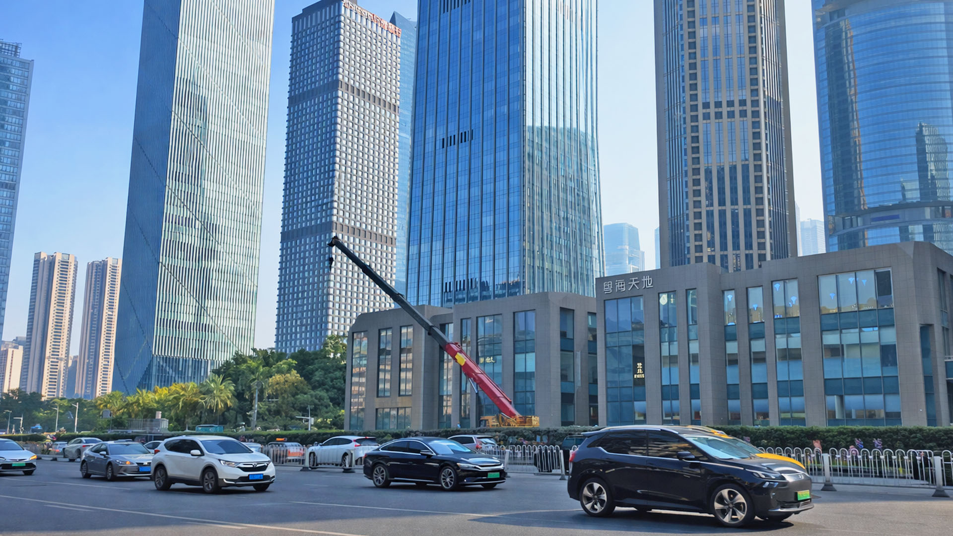 City walk through China’s urban center