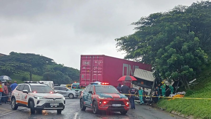 Ten killed in R102 taxi crash near Isipingo, motorists urged to avoid area