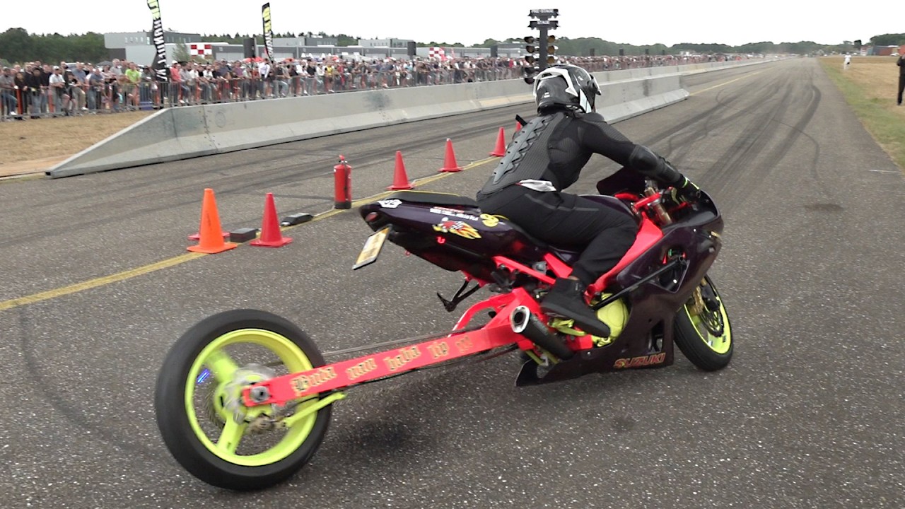 Top motorcycles face off in drag racing showdown