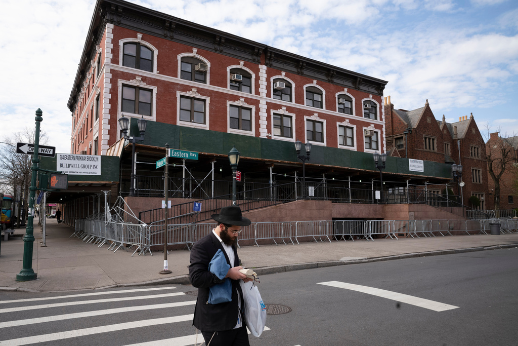 Car rams into Chabad headquarters in New York City, damaging doors<br><br>