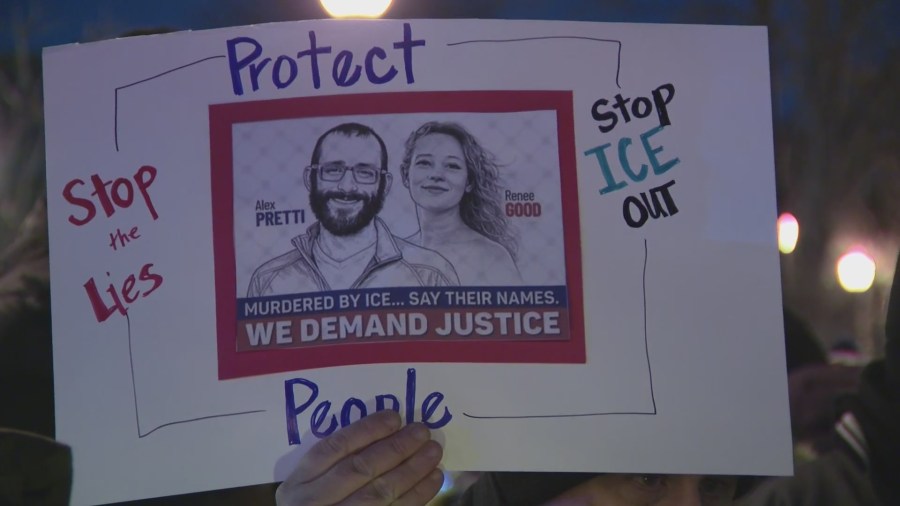 Chicagoans honor slain VA nurse Alex Pretti, demand ICE reform