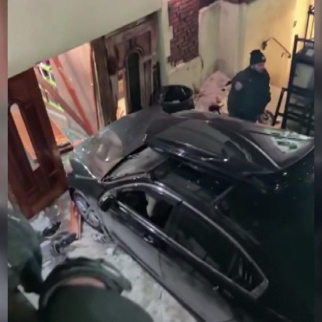 Driver in custody after car crashes into Chabad headquarters in Brooklyn, police say<br><br>