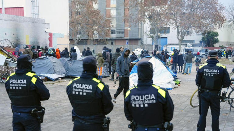 Los vecinos de Badalona salen a la calle para denunciar la inseguridad ...