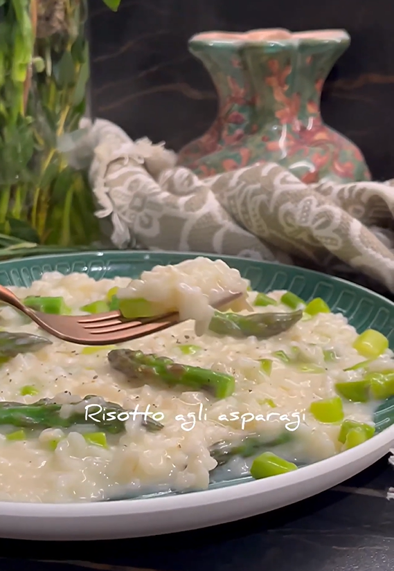 Risotto cremoso con asparagi: ricetta facile e veloce