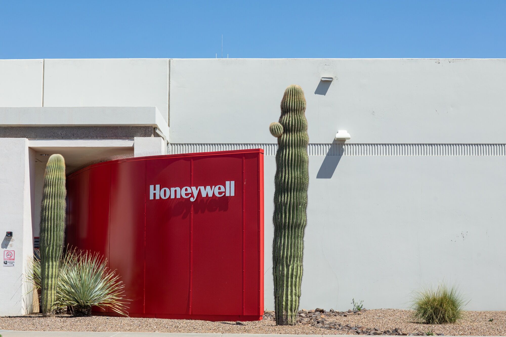 Honeywell guidance tops estimates as aerospace separation looms