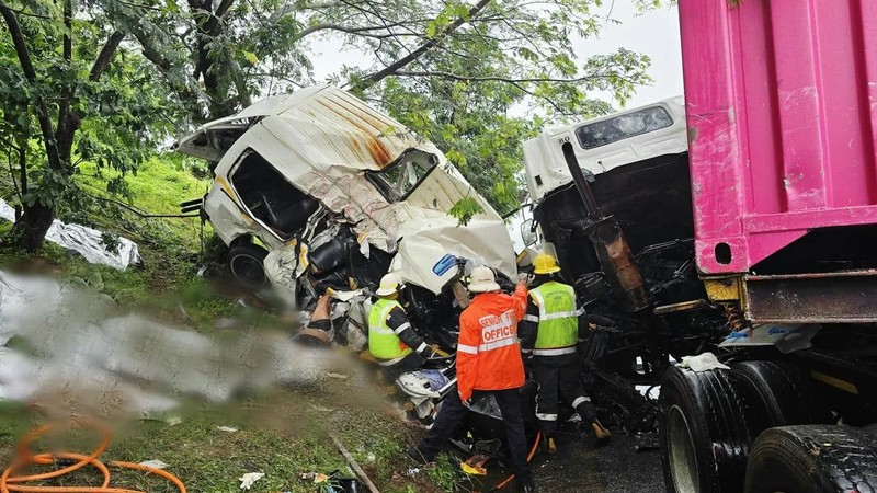 Taxi driver freed from wreckage after 3 hours, survives horror KZN ...