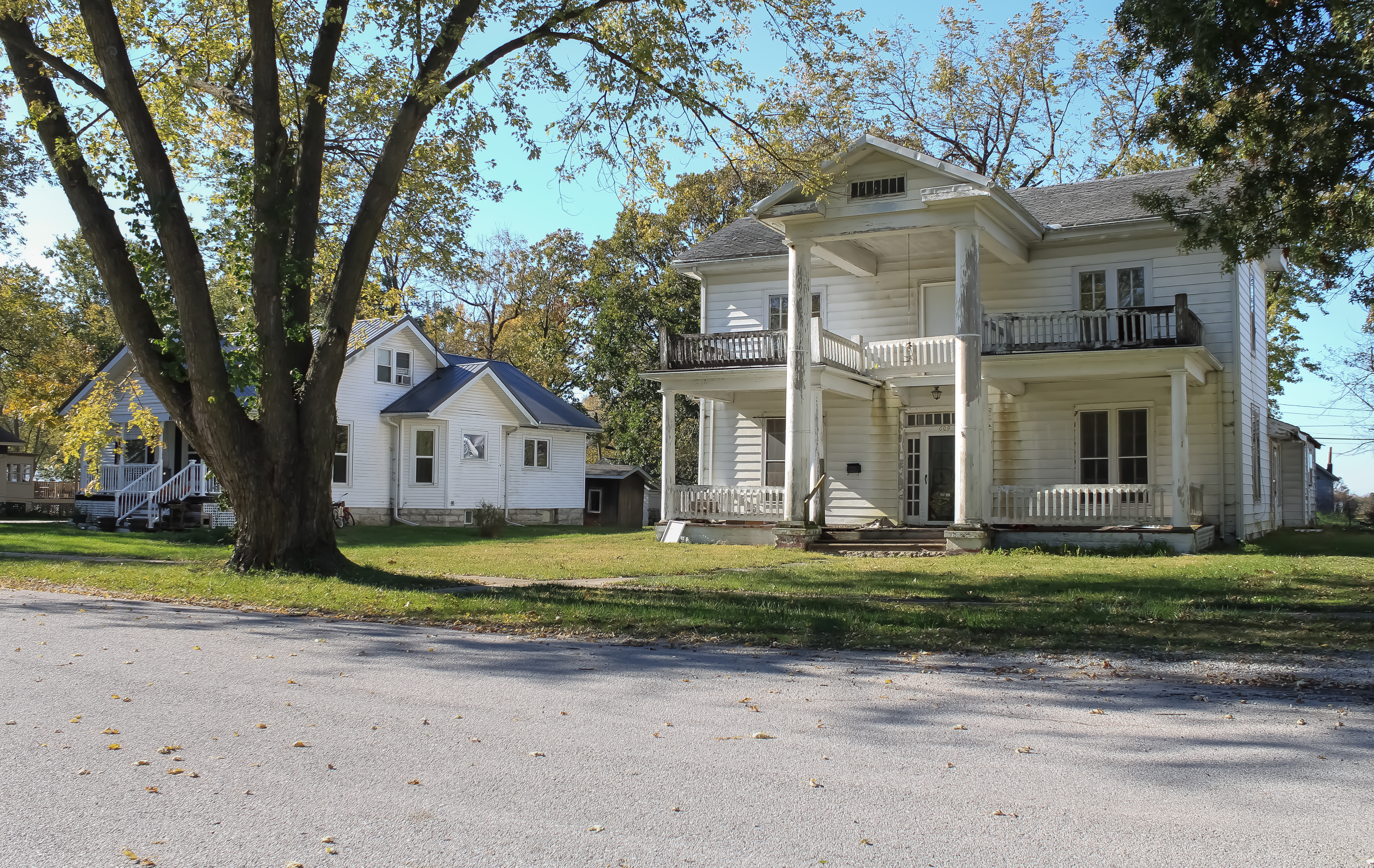 Woman finds huge abandoned Cleveland home—then sees something on front door<br><br>