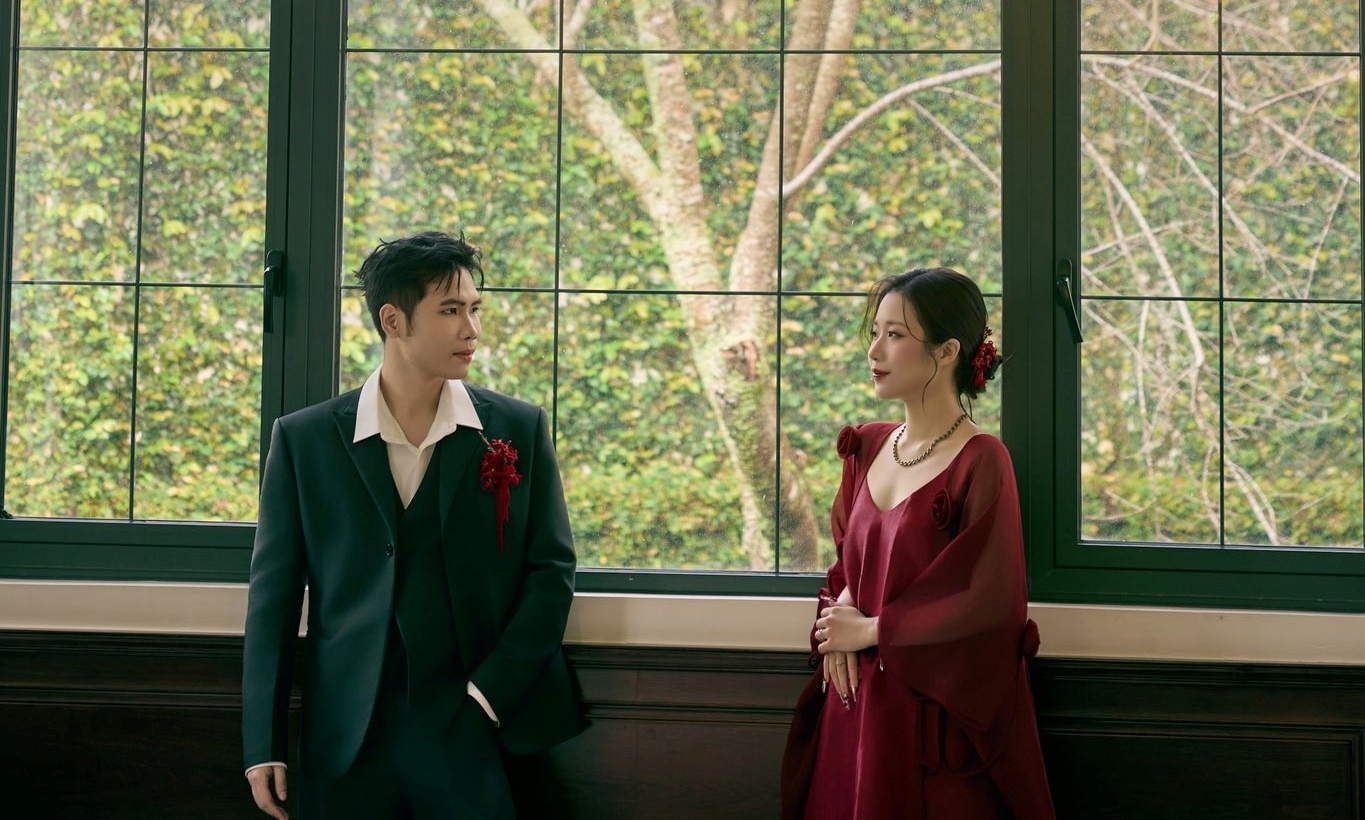 Rapper 'Yêu anh đi mẹ anh bán bánh mì' cưới
