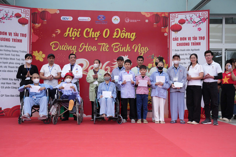 Những gian hàng hội chợ 0 đồng hỗ trợ người bệnh ung thư đón xuân sum vầy