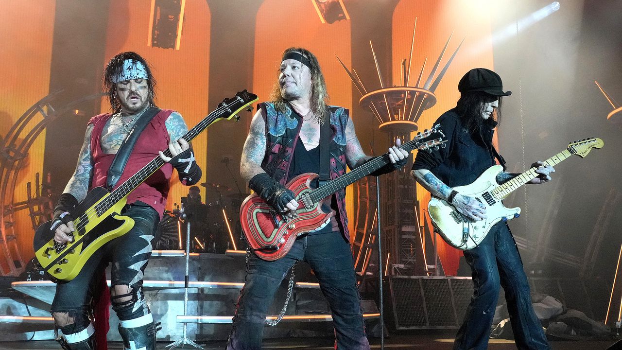 Mötley Crüe score decisive legal victory in dispute against Mick Mars<br><br>