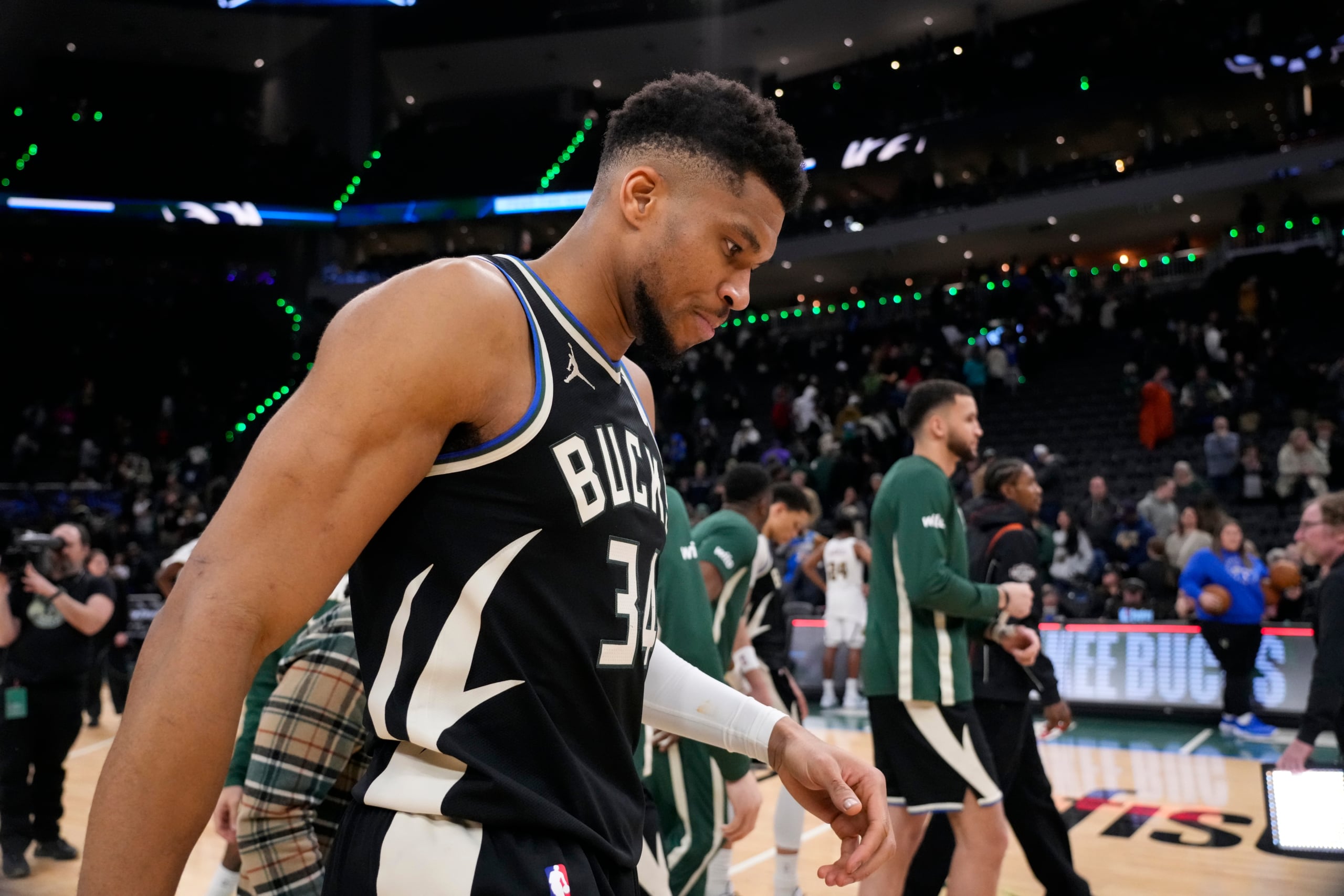 Report details why NY Knicks-Giannis trade unrealistic & sleeper pick to win sweepstakes<br><br>