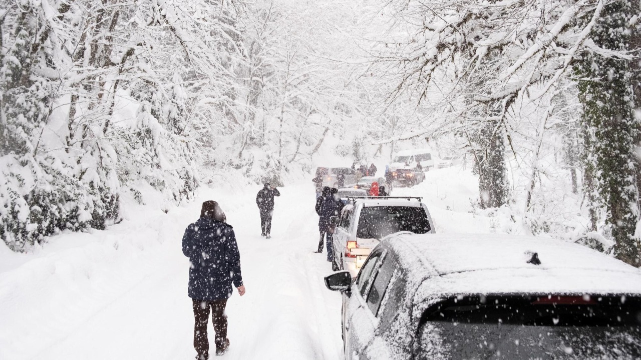 Storm on track to dump snow on NY and NJ as brutal cold hangs on