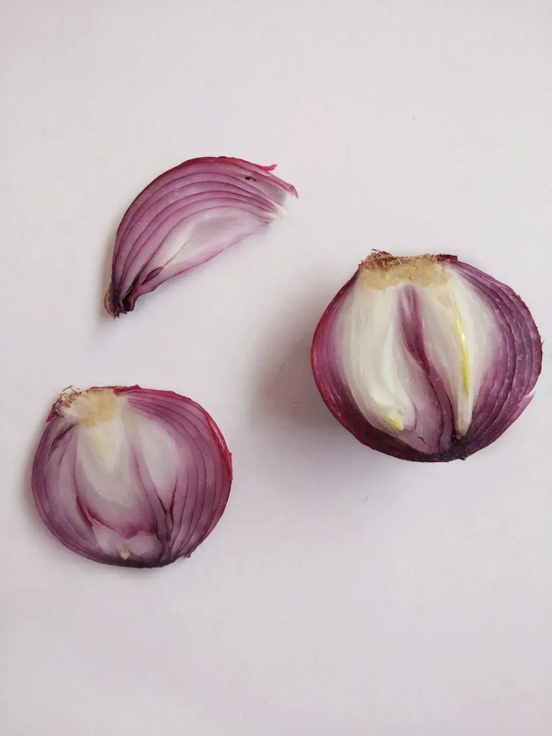 Onions and Garlic: Everyday Kitchen Staples That Spell Trouble (Image Credits: Unsplash)