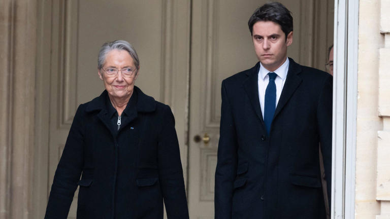France : « Pas mon patron ». Élisabeth Borne envoie balader Gabriel Attal, le torchon brûle entre eux