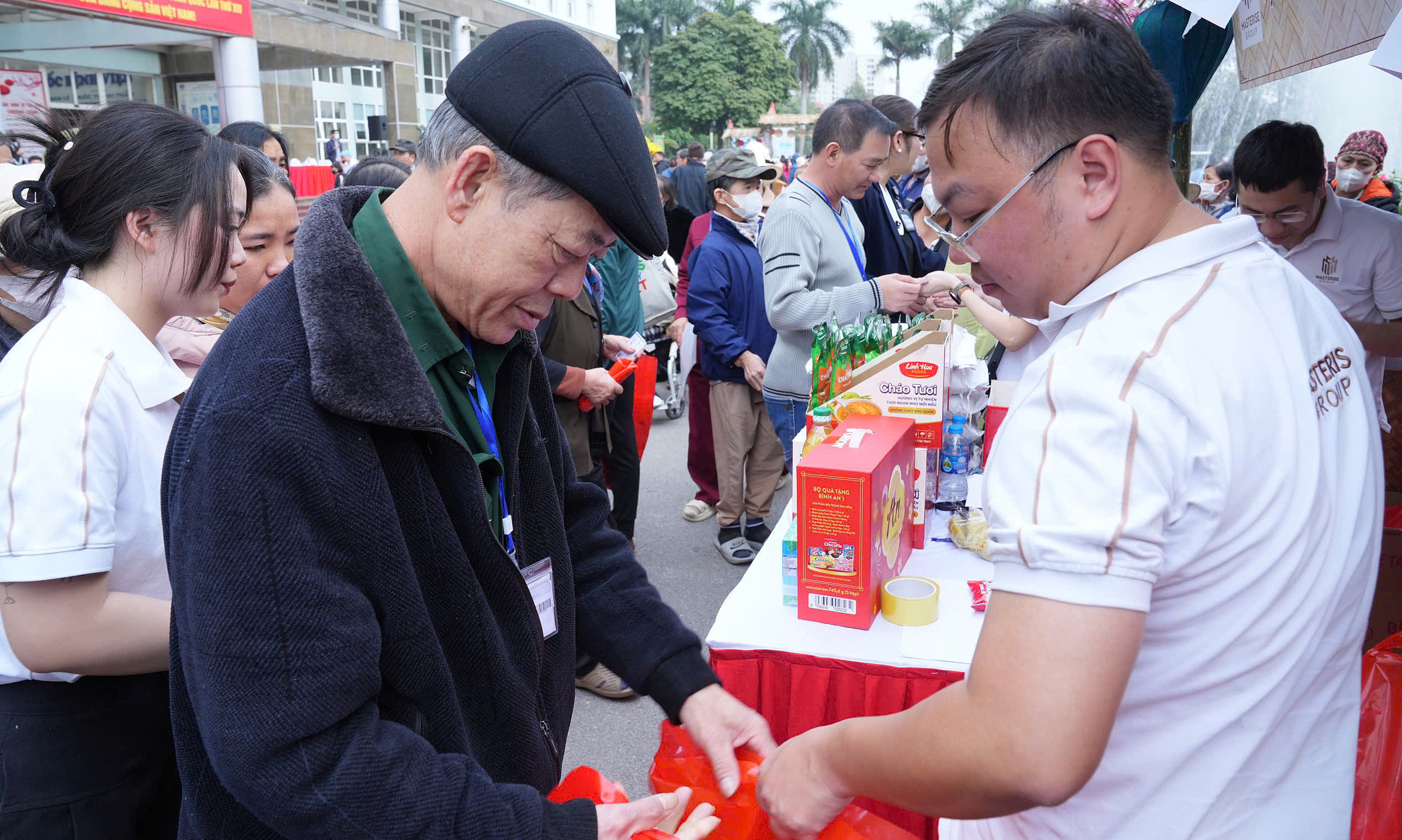 Chợ Tết 0 đồng cho bệnh nhân ung thư