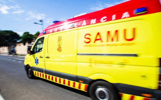 Sucesos.- Trasladan al hospital a una menor y una mujer de 39 años tras ...