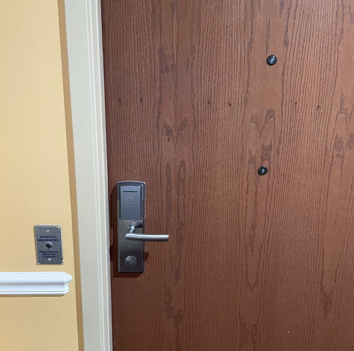 49 Times People Spotted Such Creative Solutions At Their Hotels, They Just Had To Share