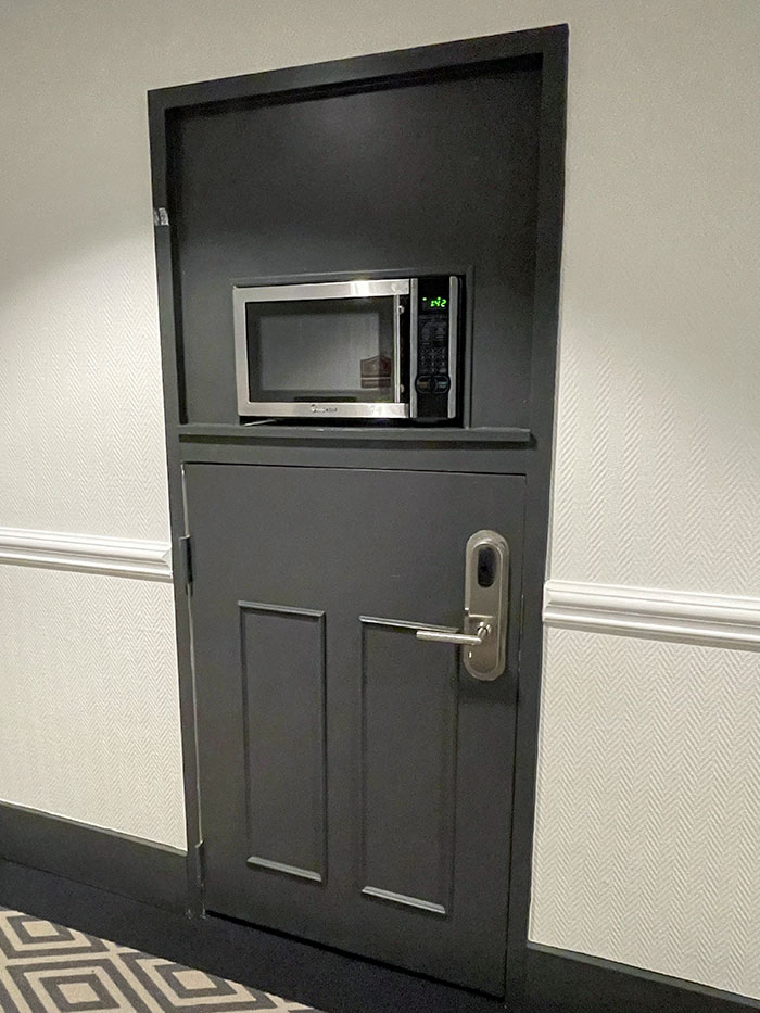 49 Times People Spotted Such Creative Solutions At Their Hotels, They Just Had To Share