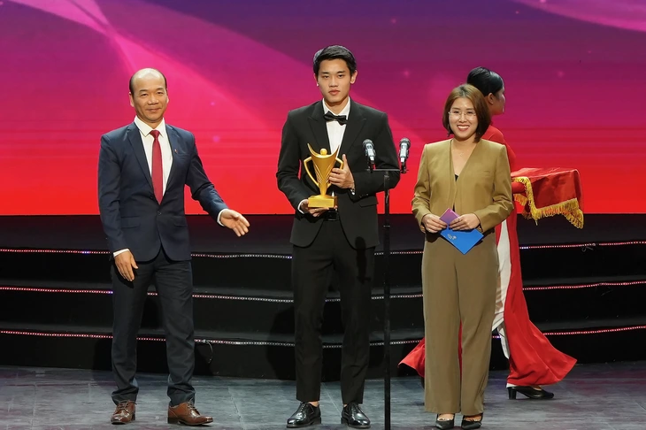 Đình Bắc được vinh danh ở Cúp Chiến thắng