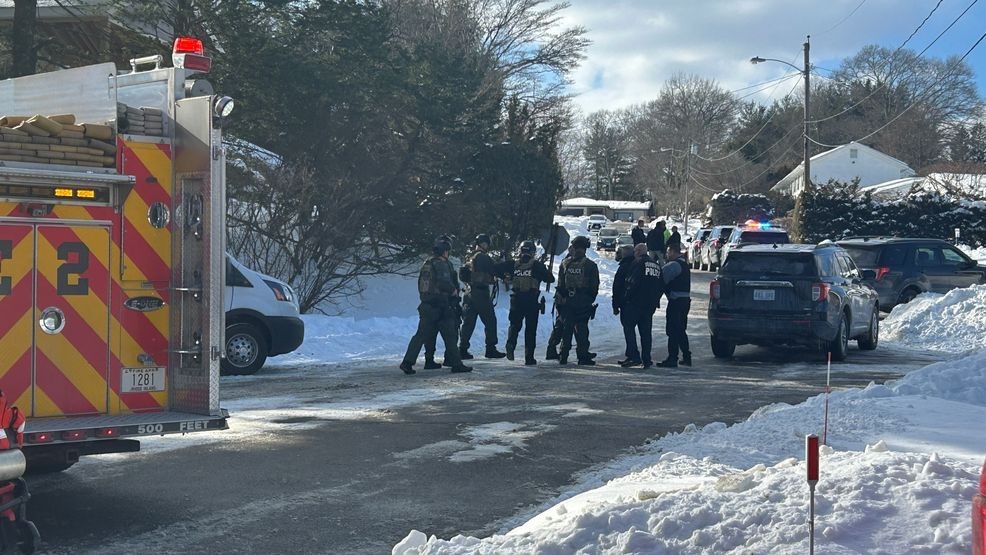 Man barricades himself inside home after stabbing in Johnston