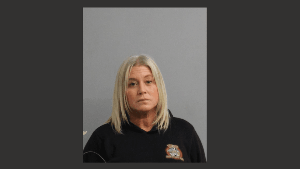 Woman charged with OUI after allegedly striking Connecticut state ...