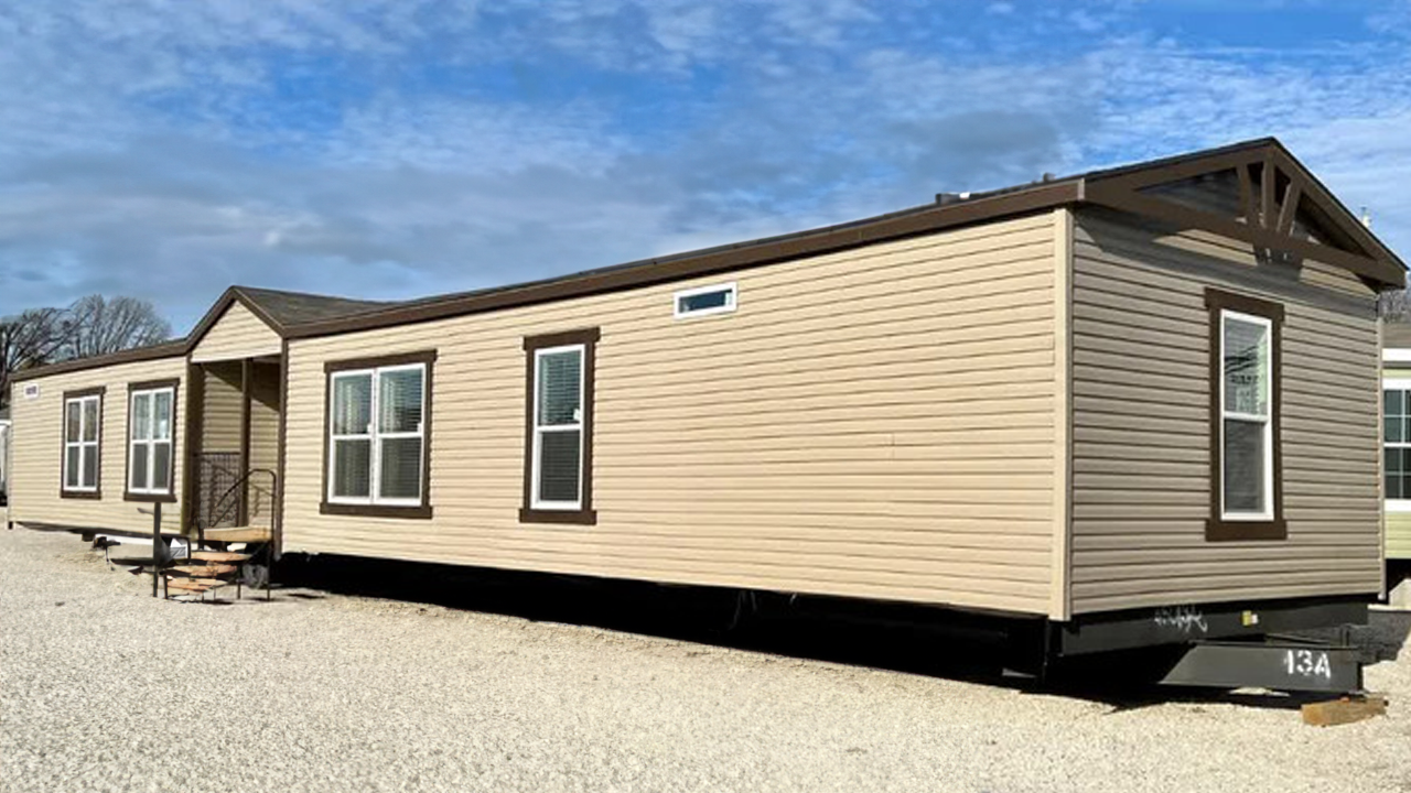 16763H Farmhouse by Fleetwood Homes | 3 bed, 2 bath mobile house tour