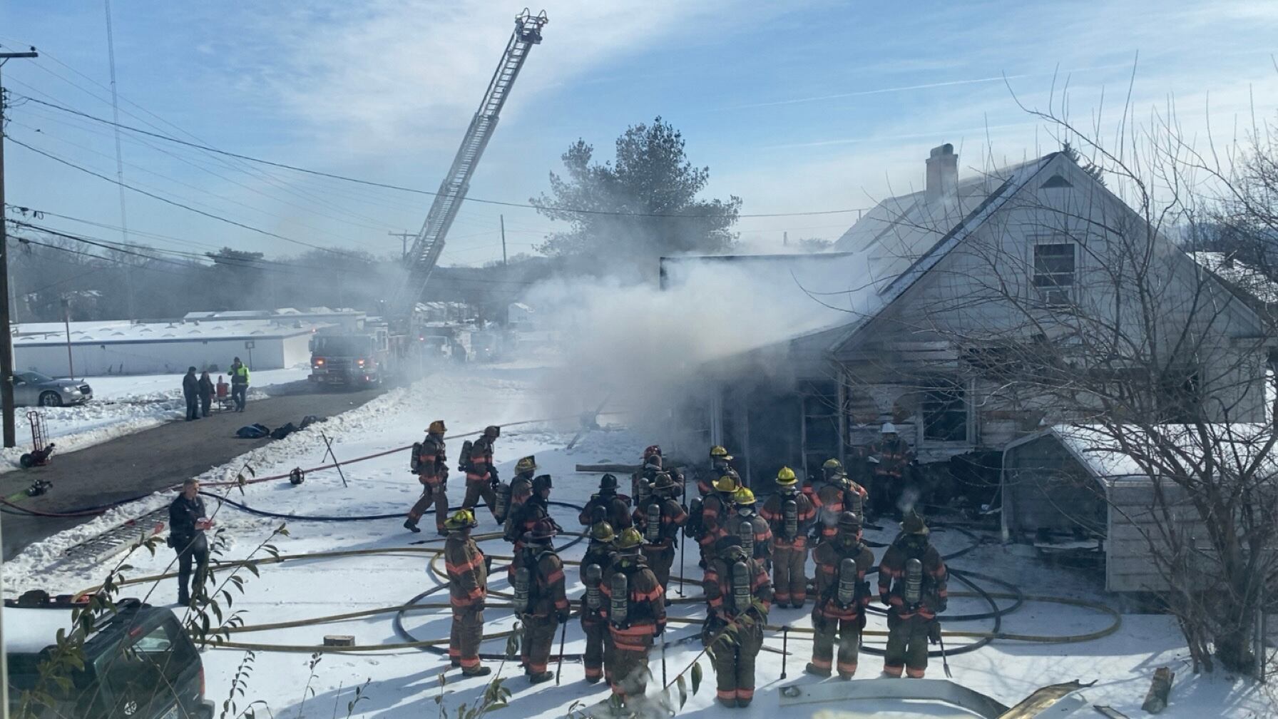 Firefighters, citizens hurt in NW Roanoke house fire