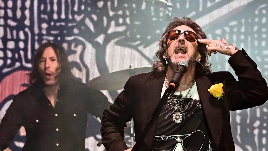 Black Crowes announce 2026 tour with an excellent special guest