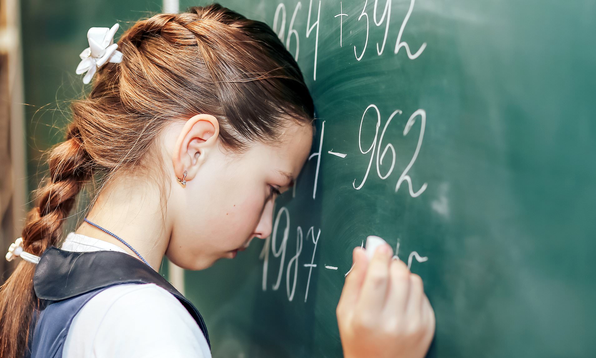 Schools told to stop sending suspended pupils home to play on social ...