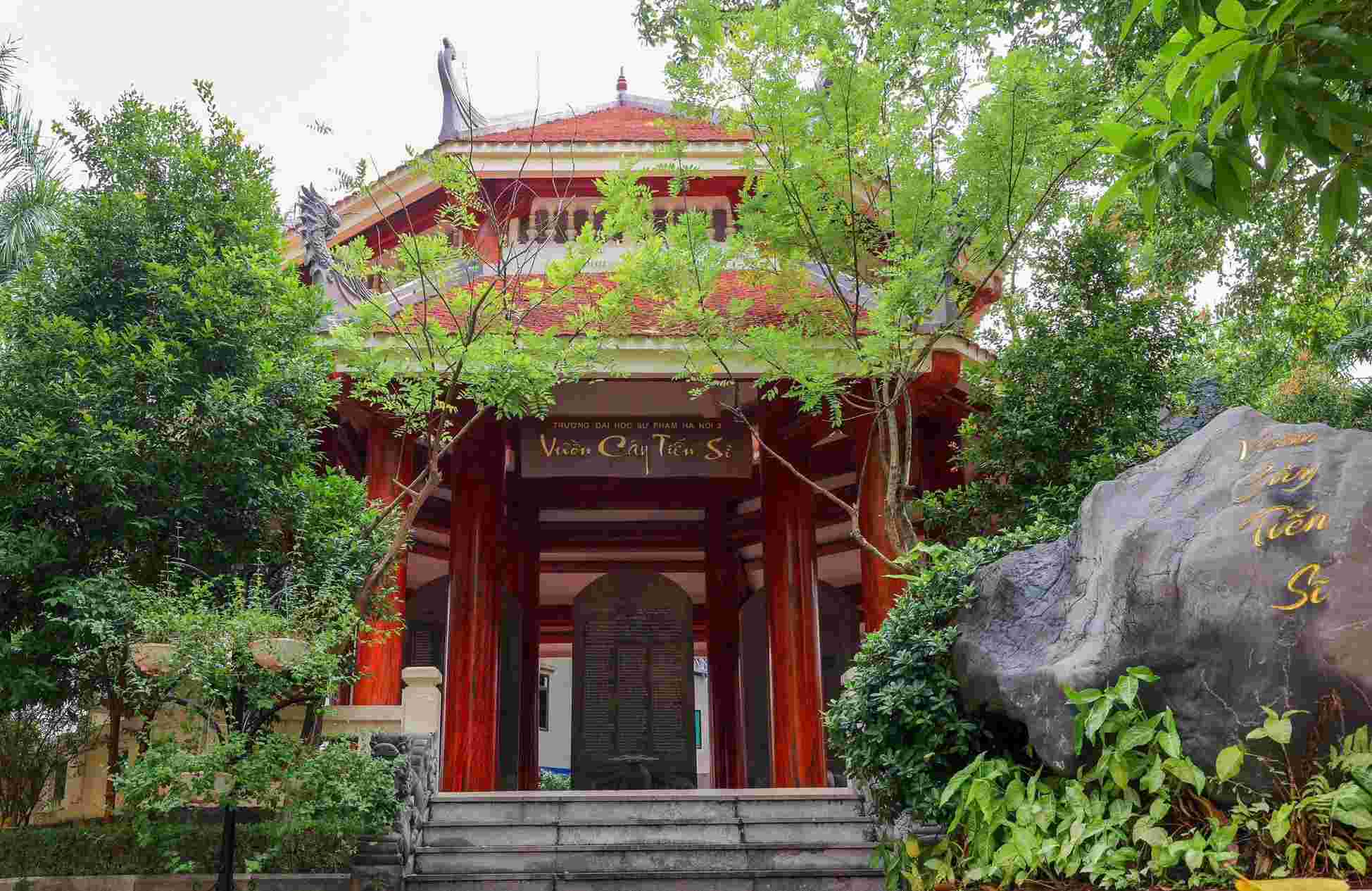 Tiến sĩ giả bị xóa tên trên bia đá, ngàn năm vết đục vẫn còn