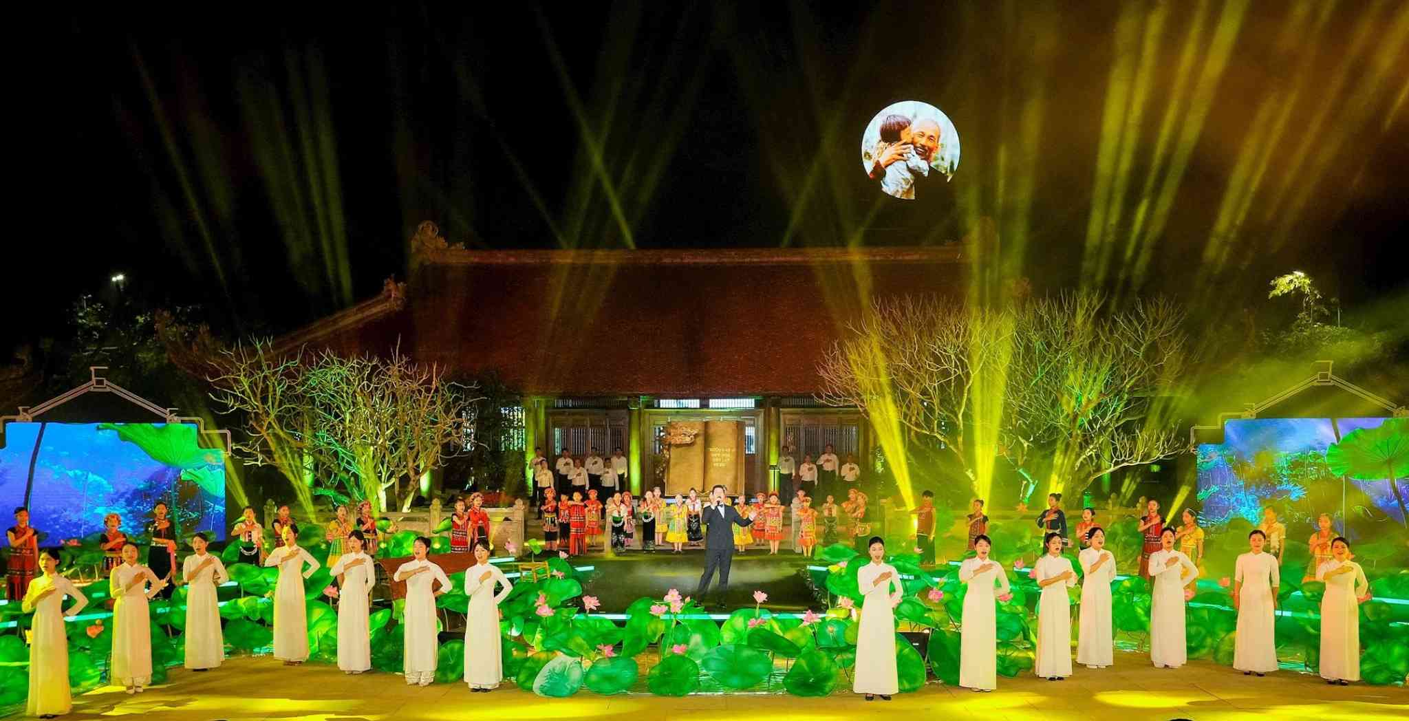 Cầu truyền hình Hai tay xây dựng một sơn hà lan tỏa xúc động, tự hào