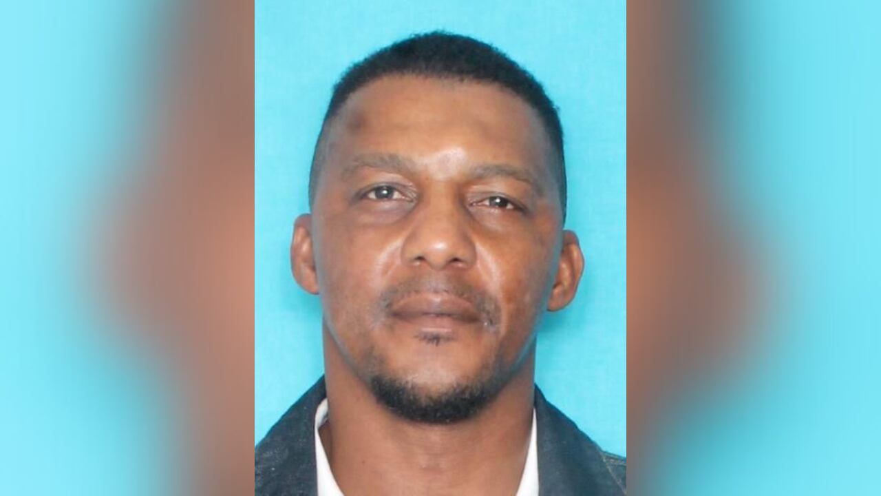 Crime Stoppers: Police searching for man accused of theft in Baton Rouge