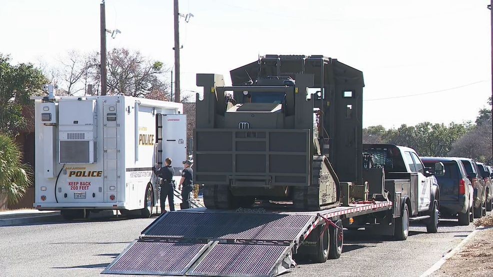 Two suspects arrested after SWAT standoff, accused of robbing ...