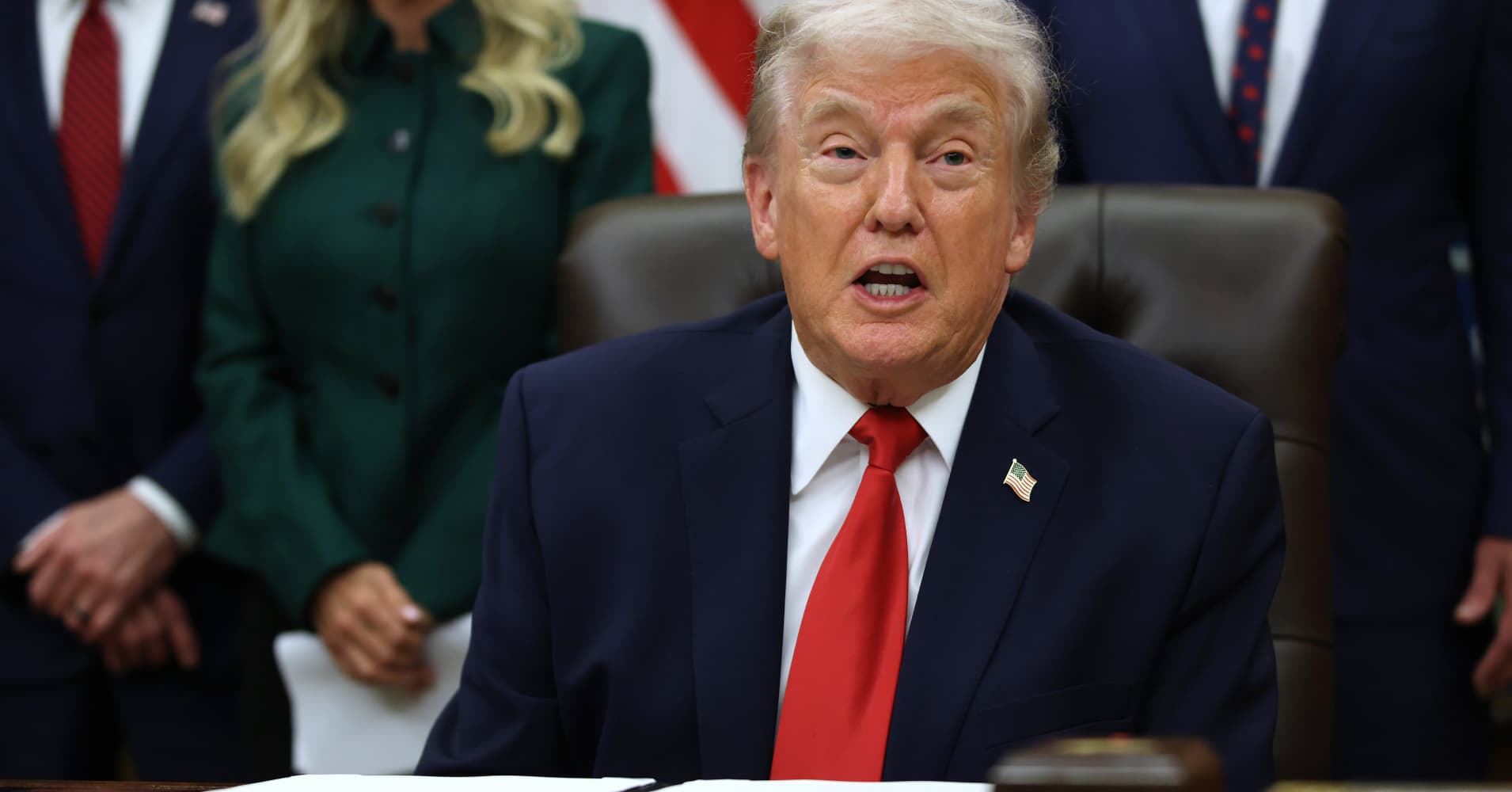 Trump says he will announce a replacement for Powell as Fed chair Friday morning<br>