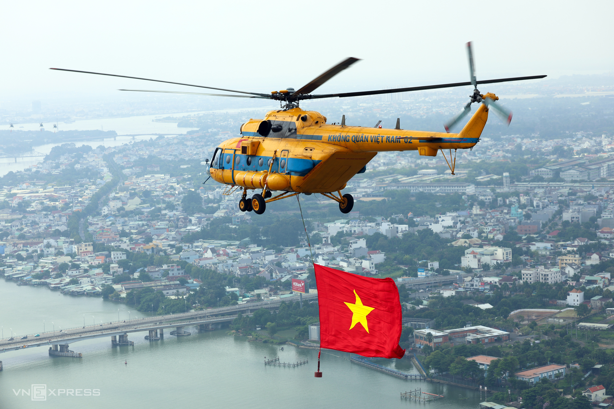 TP HCM dùng trực thăng phục vụ các điểm bầu cử sớm