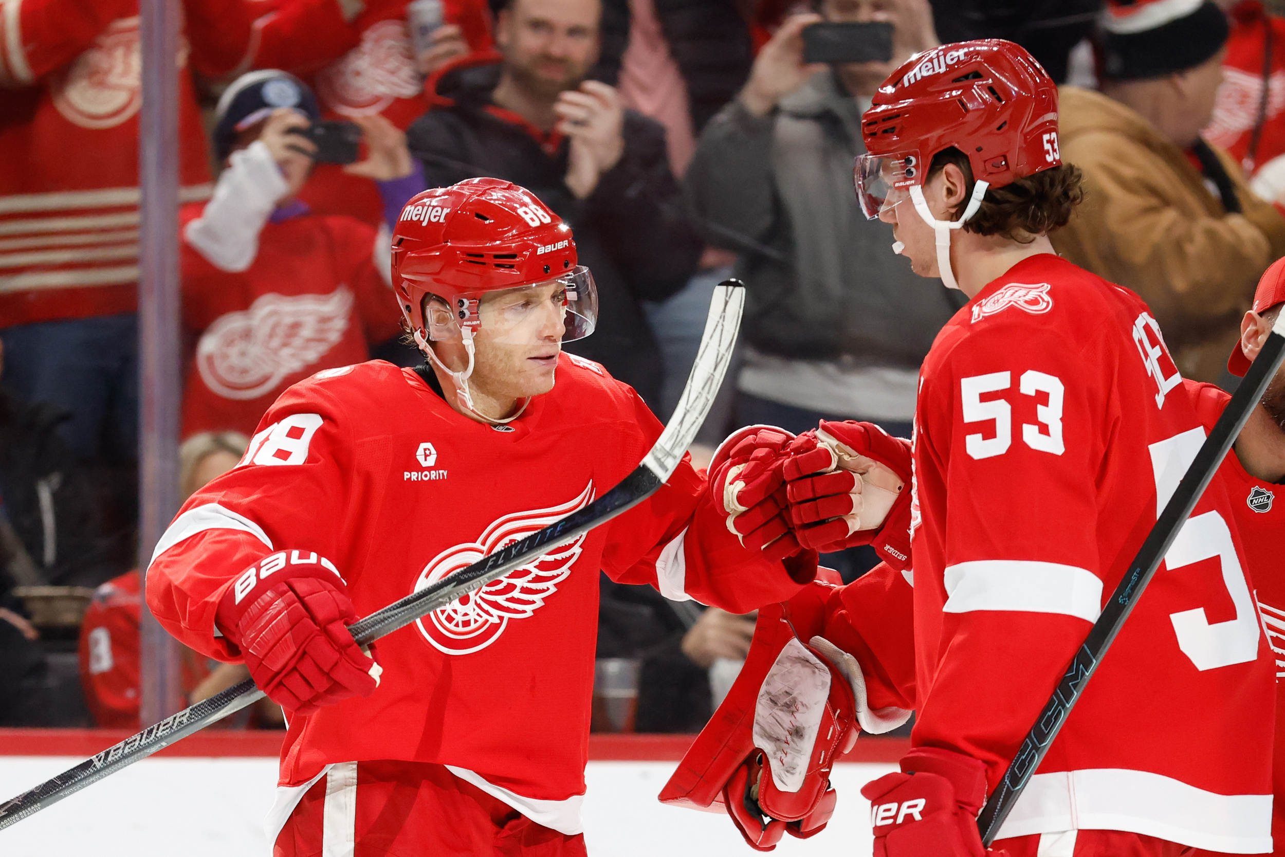 Patrick Kane becomes all-time US.-born NHL points leader