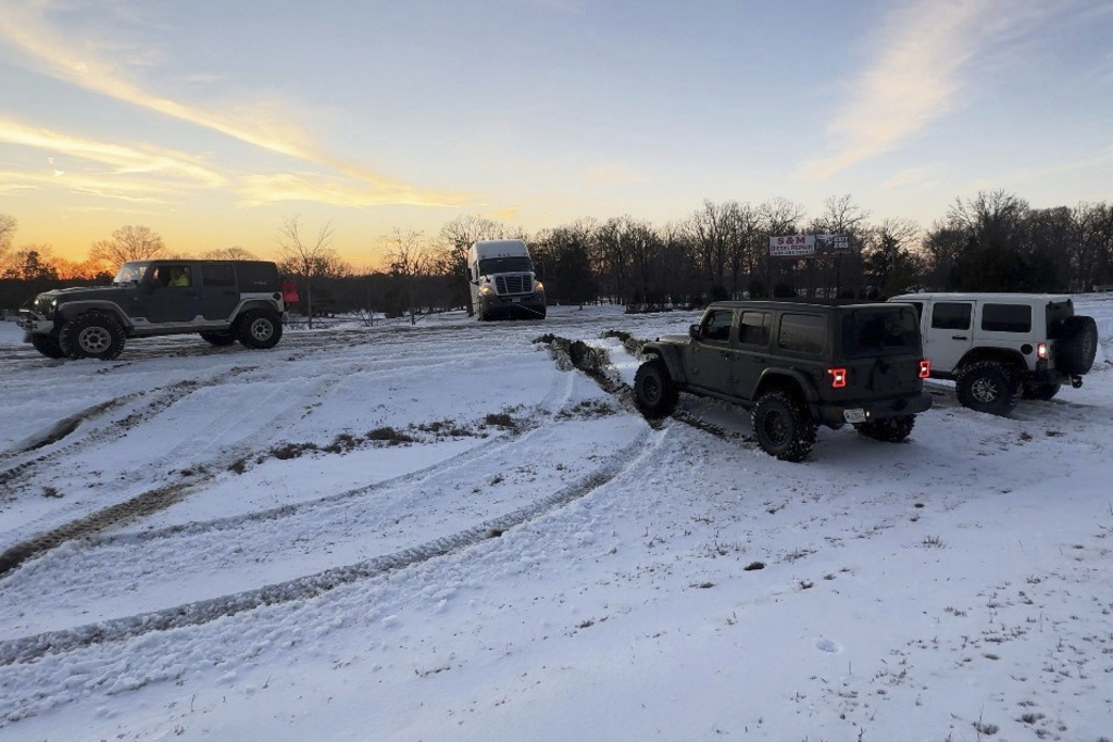 New cold snap adds urgency to winter storm recovery across the South