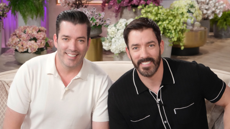 The retro living room trend HGTV's Property Brothers want to stay in ...