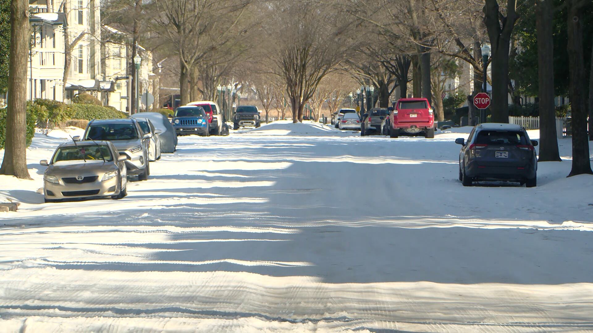 Memphis neighborhoods struggle with icy roads as cleanup continues