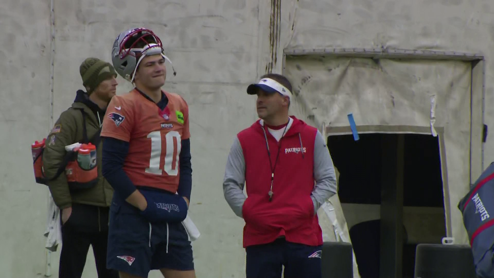 Patriots practice for Super Bowl with QB Drake Maye on injury report